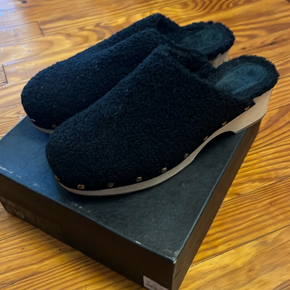NIB black shearling clogs SZ 10
